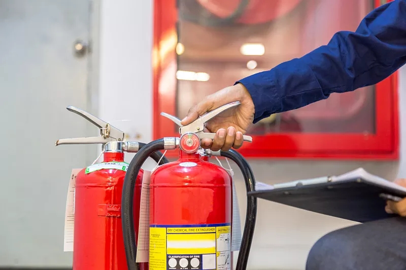 淄博消防器材公司教您怎樣正確使用手提式干粉滅火器？